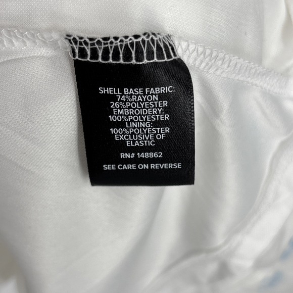 Torrid Women's Embroidered Smocked Crop Blouse Ditsy Floral White Blue 4X NICE! - Picture 7 of 9